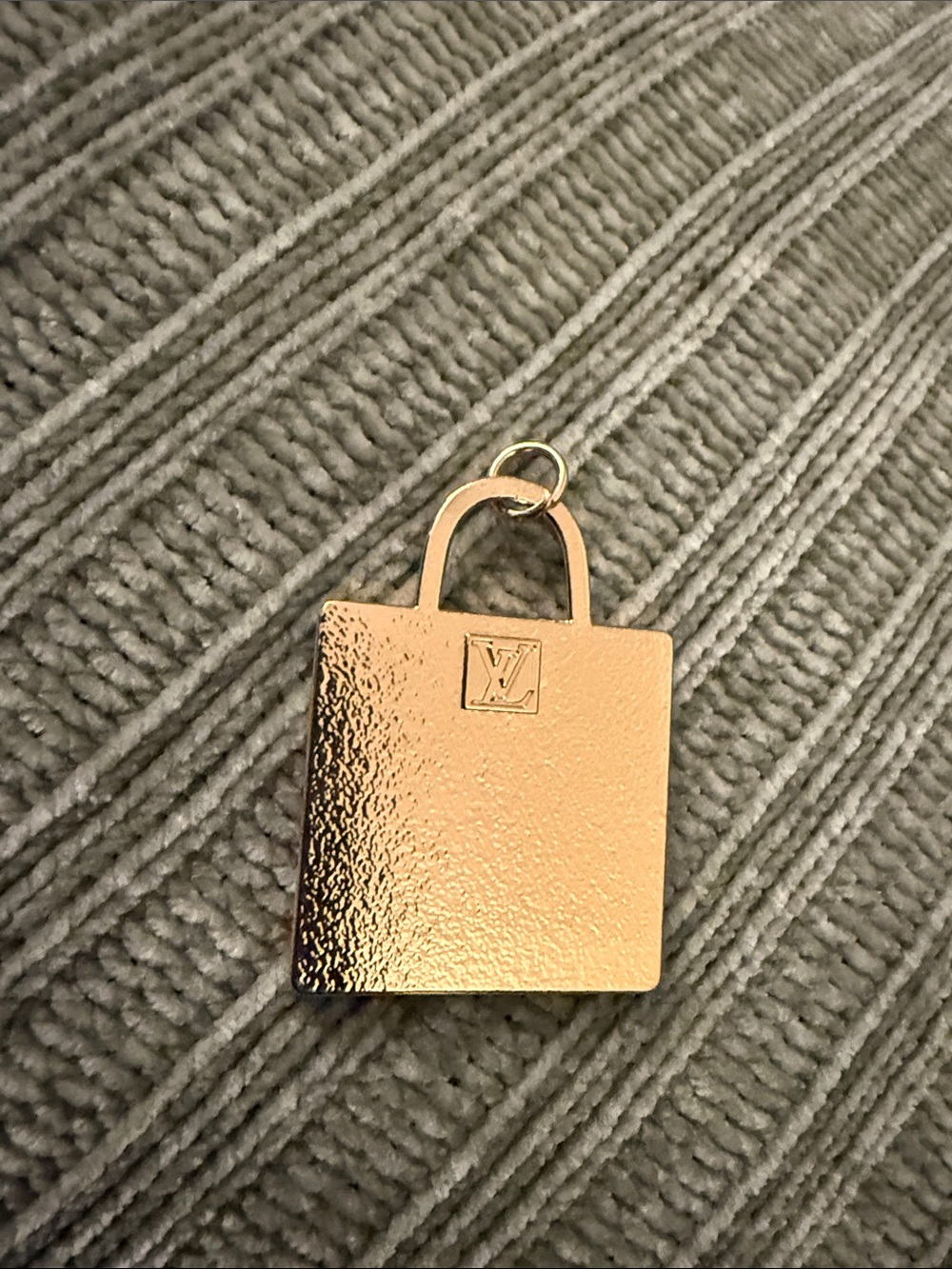 Gold Padlock Key Charm - Luxury Bag Accessory - Picture 2 of 5
